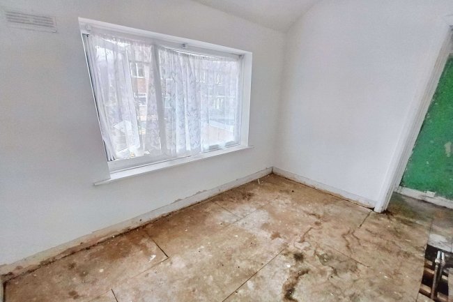 20 Holyrood Road, Manchester, Greater Manchester, M25 1PD 1