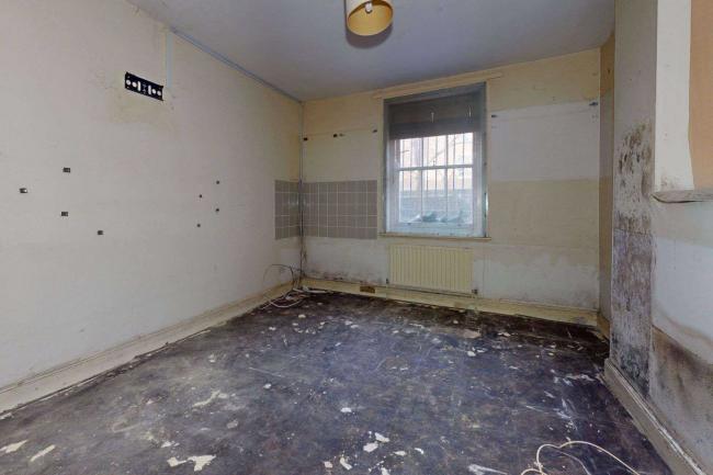 Flat A, 42 Oxford Road, Kilburn, London, NW6 5SL 1