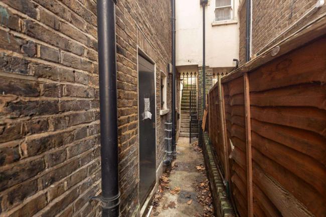 Flat A, 42 Oxford Road, Kilburn, London, NW6 5SL 1