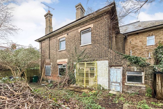 2 Meadowside, Puller Road, Barnet, Hertfordshire, EN5 4HB 9