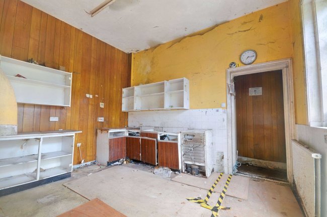 2 Meadowside, Puller Road, Barnet, Hertfordshire, EN5 4HB 9