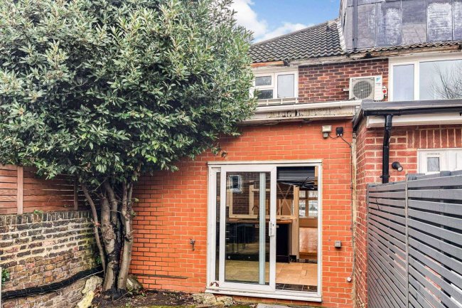 3b Gibbon Road, Kingston-Upon-Thames KT2 6AD 5