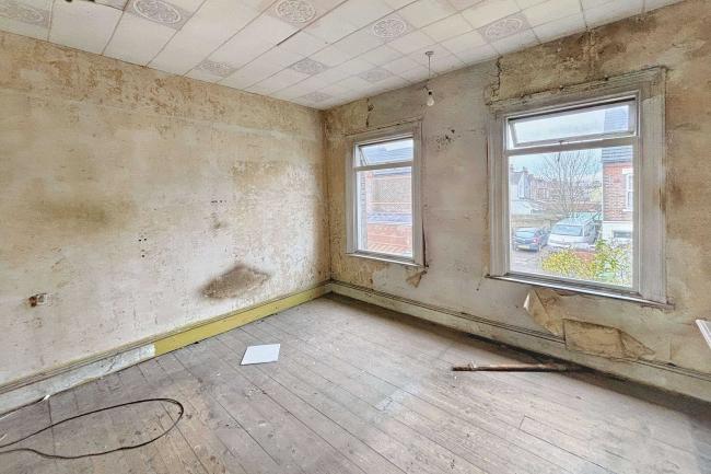 2 Shirley Road, Luton, Bedfordshire, LU1 1NZ 8