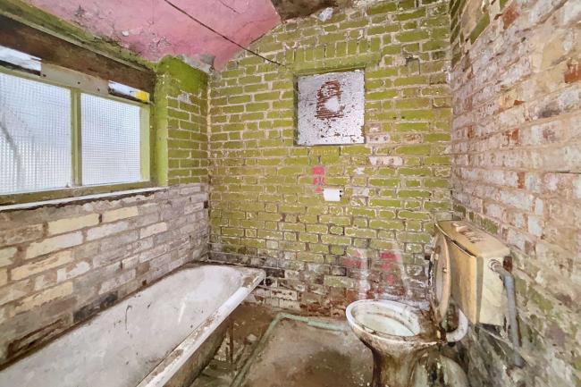 2 Shirley Road, Luton, Bedfordshire, LU1 1NZ 8