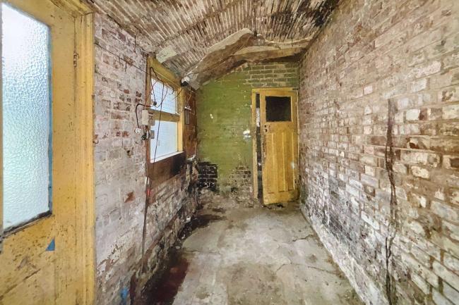 2 Shirley Road, Luton, Bedfordshire, LU1 1NZ 8