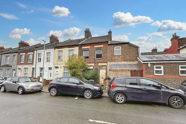 2 Shirley Road, Luton, Bedfordshire, LU1 1NZ 8
