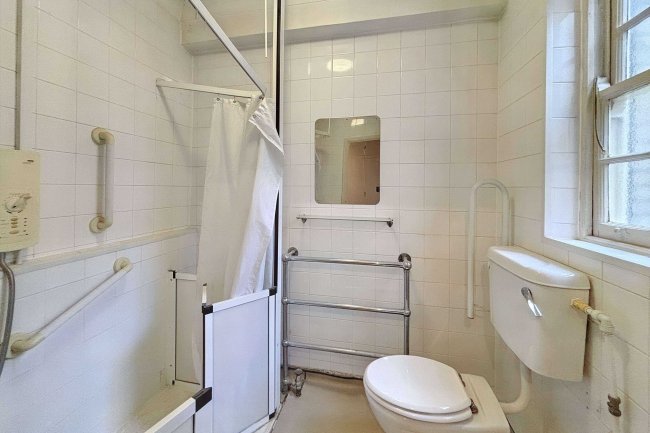 19 Brampton Court, Brampton Grove, Hendon, London, NW4 4AJ 7