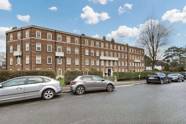 19 Brampton Court, Brampton Grove, Hendon, London, NW4 4AJ 7