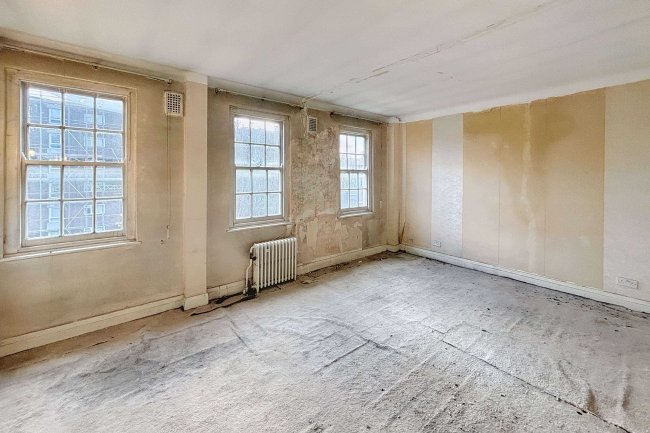 19 Brampton Court, Brampton Grove, Hendon, London, NW4 4AJ 7