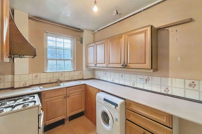 19 Brampton Court, Brampton Grove, Hendon, London, NW4 4AJ 7