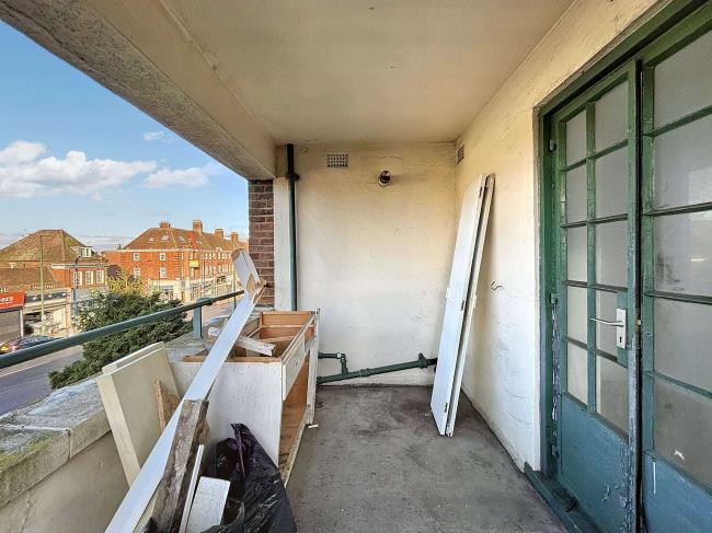 Flat 37, The Pantiles, Finchley Road, Golders Green, London, NW11 6XX 3