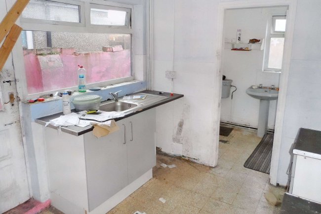 33 Julian Street, Grimsby, South Humberside, DN32 8BG 3