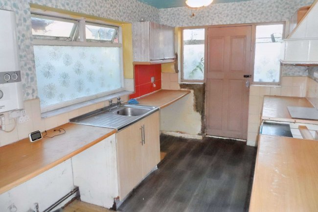 337 Convamore Road, Grimsby, South Humberside, DN32 9HZ 2