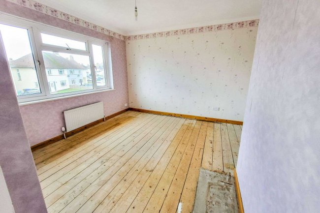 43 Manor Grove, Sittingbourne, Kent, ME10 1LT 2