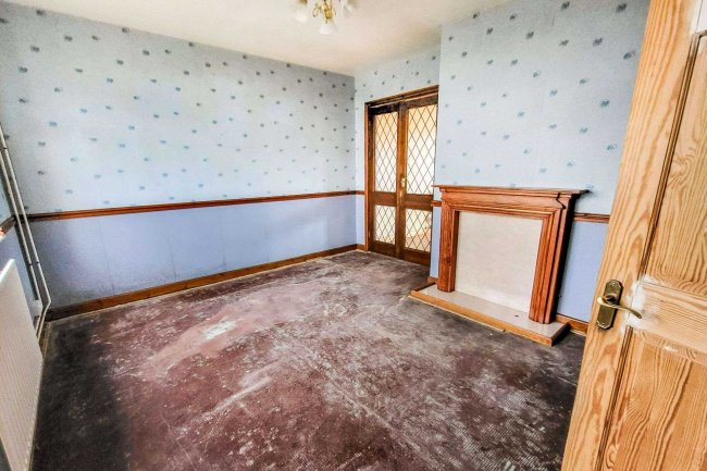 43 Manor Grove, Sittingbourne, Kent, ME10 1LT 2