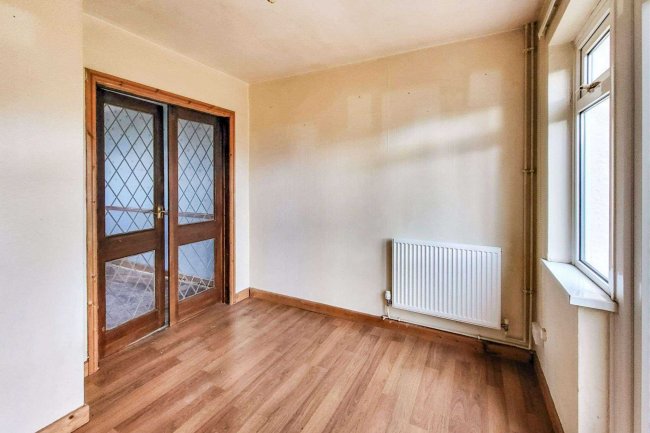 43 Manor Grove, Sittingbourne, Kent, ME10 1LT 2