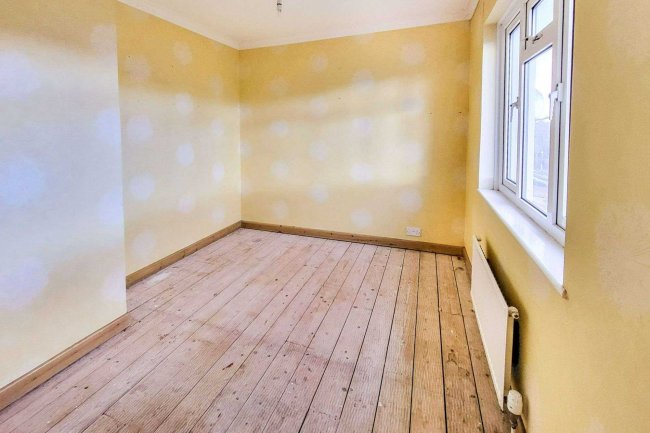 43 Manor Grove, Sittingbourne, Kent, ME10 1LT 2