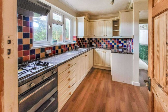 43 Manor Grove, Sittingbourne, Kent, ME10 1LT 2