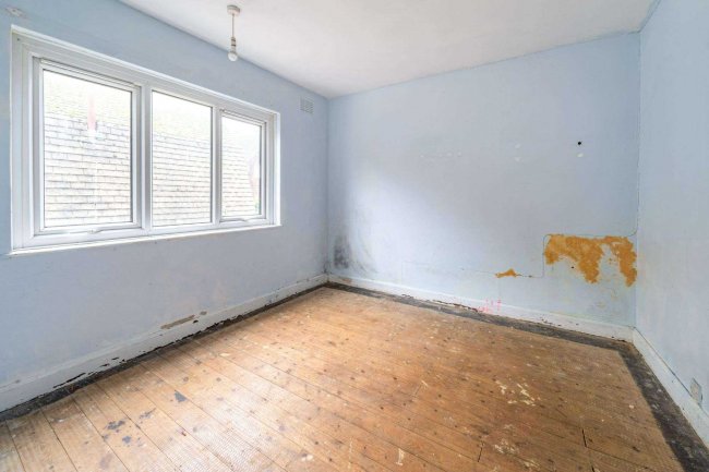 58 The Bourne, Hastings, East Sussex, TN34 3AY 2