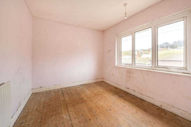 58 The Bourne, Hastings, East Sussex, TN34 3AY 2