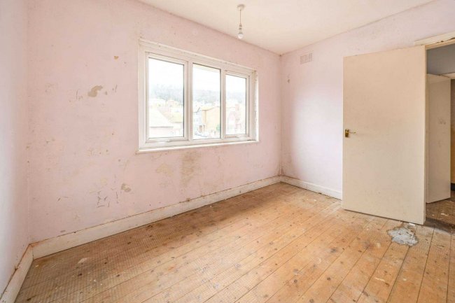 58 The Bourne, Hastings, East Sussex, TN34 3AY 2