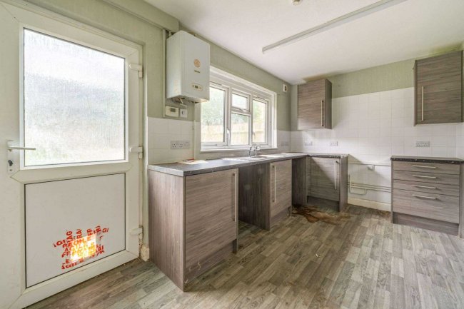 58 The Bourne, Hastings, East Sussex, TN34 3AY 2