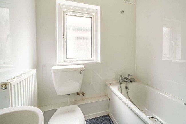 58 The Bourne, Hastings, East Sussex, TN34 3AY 2