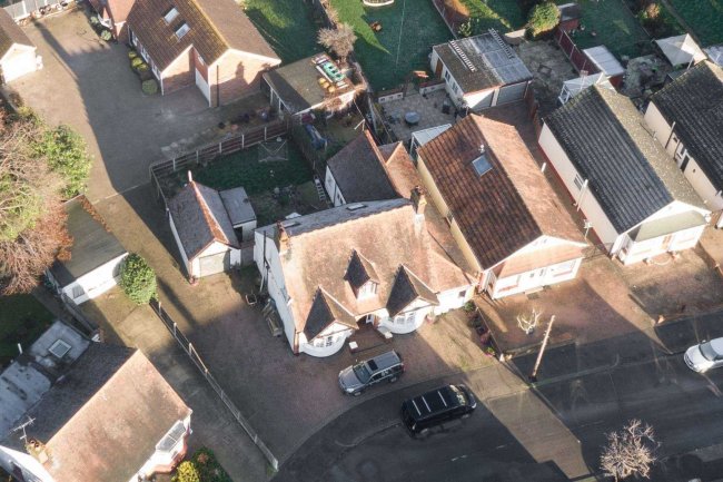 127 Cumberland Avenue, Southend-On-Sea, SS2 4LG 7