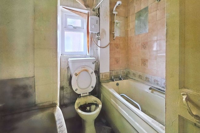 215 Littleton Road, Salford, Greater Manchester, M7 3TJ 4