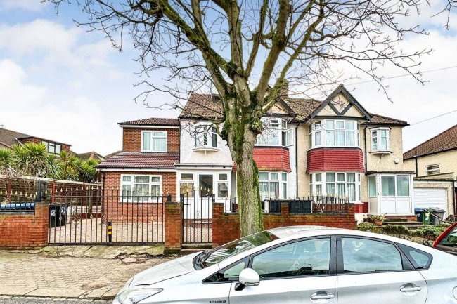 63 Chartley Avenue, Neasden, NW2 7QY 5