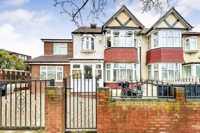 63 Chartley Avenue, Neasden, NW2 7QY 5