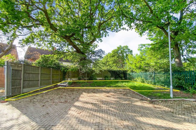 Land at Banbury Close (r/o 23 Hedge Hill), Enfield EN2 8BL 1