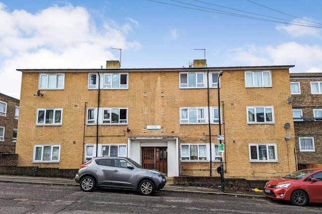 136 Vestry Road, Camberwell, London, SE5 8PQ 1