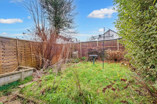 21 Eastbrook Close, Woking, Surrey, GU21 5DQ 2