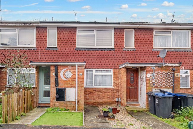 21 Eastbrook Close, Woking, Surrey, GU21 5DQ 2