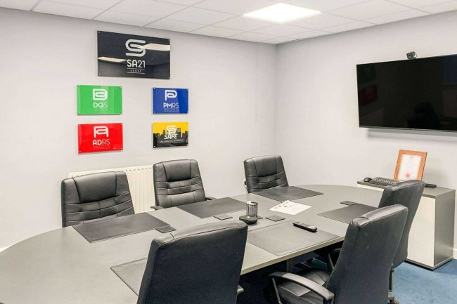 7 De Salis Court, De Salis Drive, Hampton Lovett, Droitwich, WR9 0QE 2