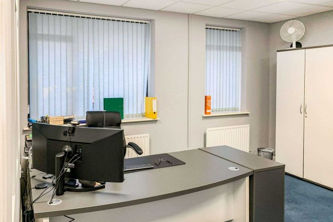 7 De Salis Court, De Salis Drive, Hampton Lovett, Droitwich, WR9 0QE 2