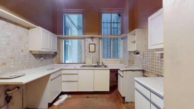 17B Earls Court Square, Earls Court, London, SW5 9BY 4