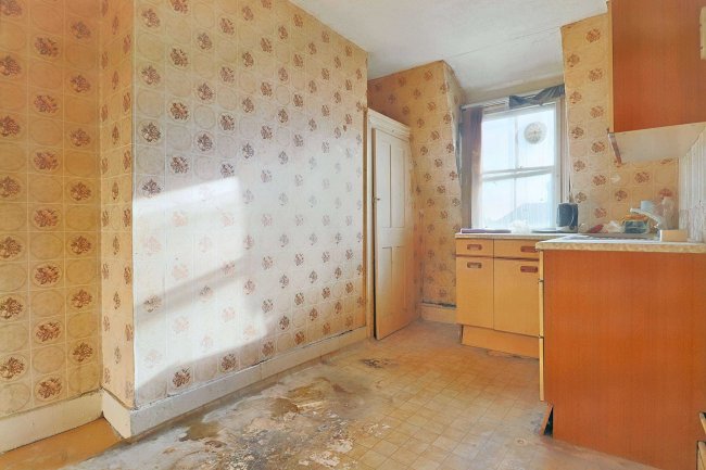 15c High Street, Herne Bay, Kent, CT6 5LJ 7