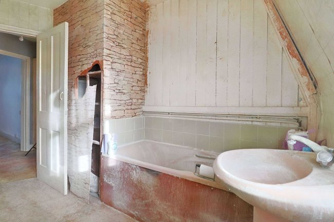 15c High Street, Herne Bay, Kent, CT6 5LJ 7