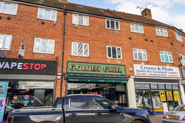 33 The Parade, Sunbury-on-Thames, TW16 7AB 3