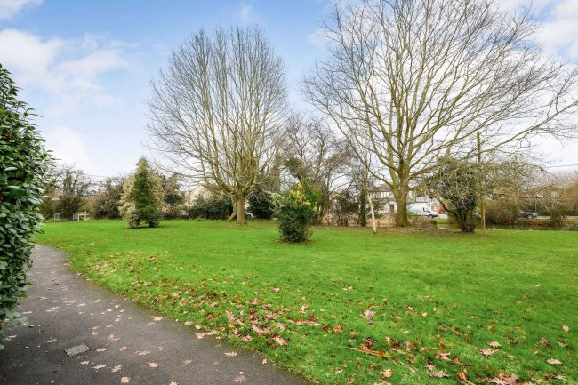 2 Swan Walk, Kelvedon Hatch, Brentwood, Essex CM15 0AN 5