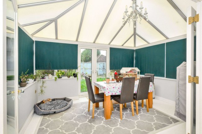 2 Swan Walk, Kelvedon Hatch, Brentwood, Essex CM15 0AN 5