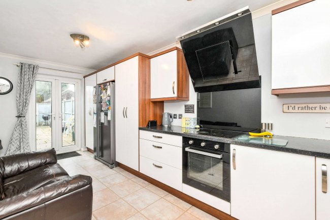 2 Swan Walk, Kelvedon Hatch, Brentwood, Essex CM15 0AN 5