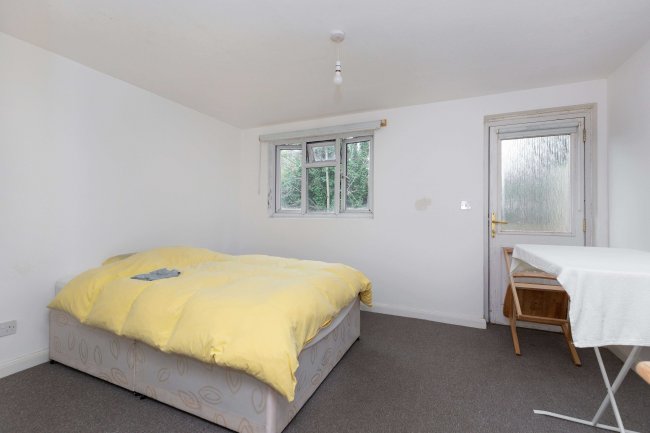 41 Oak Grove, Cricklewood, London, NW2 3LS 6