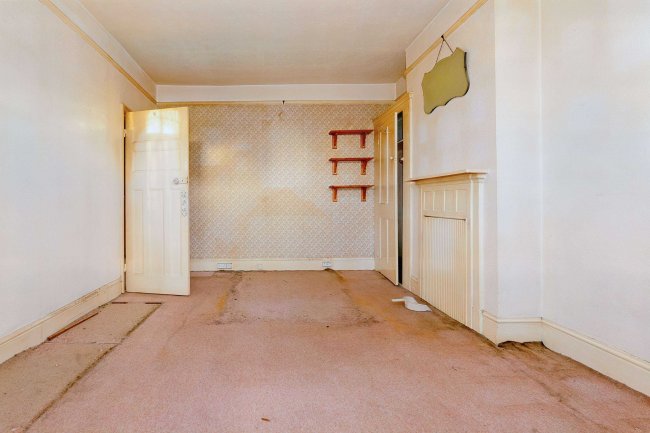 50 Bridport Road, Thornton Heath, Surrey, CR7 7QG 3