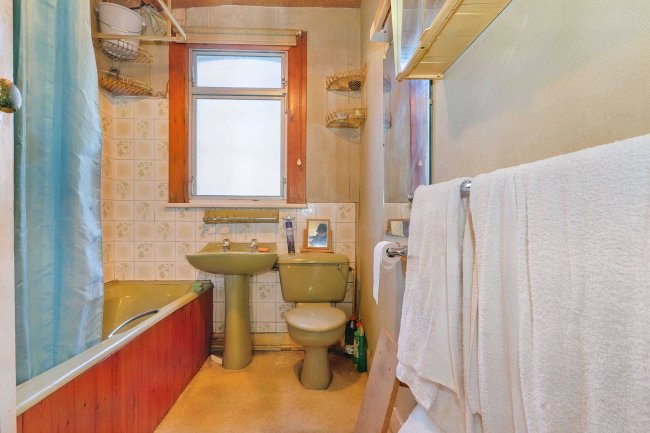 50 Bridport Road, Thornton Heath, Surrey, CR7 7QG 3