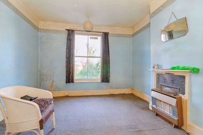 50 Bridport Road, Thornton Heath, Surrey, CR7 7QG 3