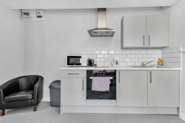 Alton House, 22 Sunrise Avenue, Hornchurch, Essex, RM12 4YS 7