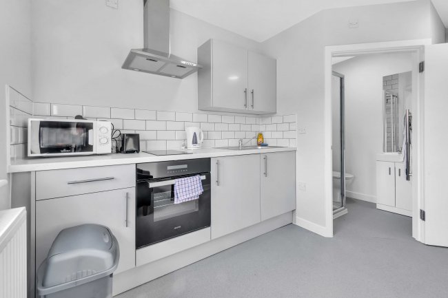 Alton House, 22 Sunrise Avenue, Hornchurch, Essex, RM12 4YS 7